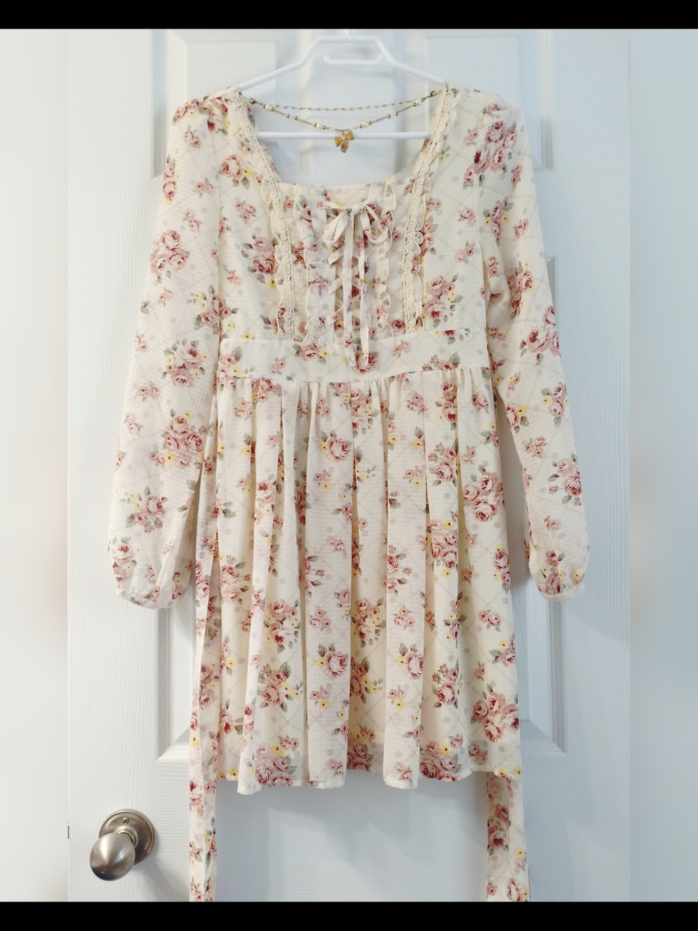 Lizmelo - Floral Cream Long-Sleeve Dress with Gold Chain